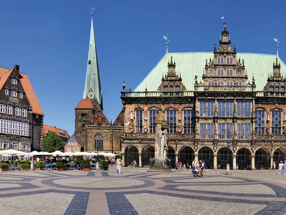 Bremer Marktplatz mit Rathaus im Sommer
