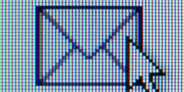 Auf dem Laptop sieht man ein Symbol einer E-Mail und ein Mausepfeil.