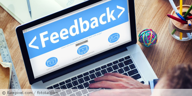 Ein Laptop mit einer Feedback-Seite.
