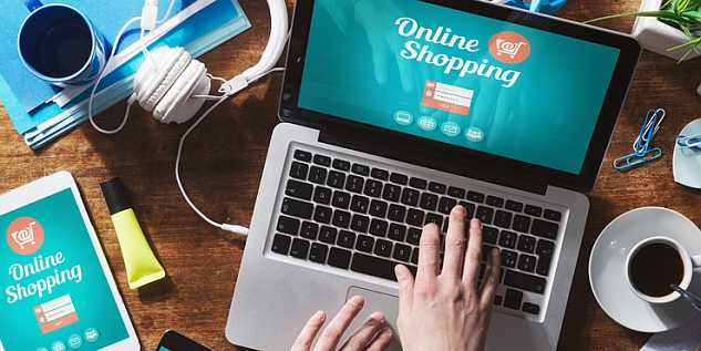 Ein Laptop mit einer Online-Shopping-Seite.