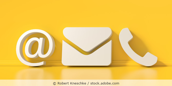 Symbole für E-Mail, Brief und Telefon als Möglichkeiten der Kontaktaufnahme.