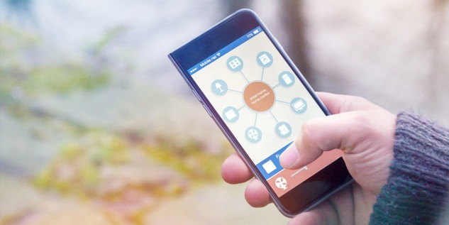 Ein Handy mit einer Smart-Home App.