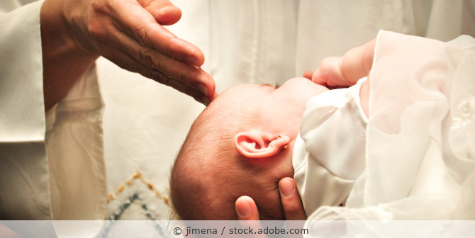 Taufe eines Babys.