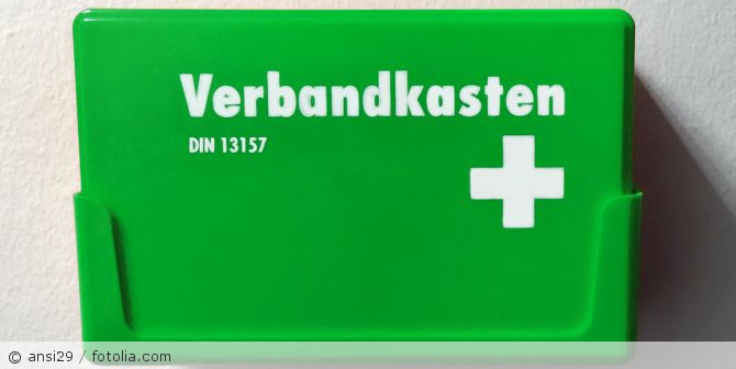 Ein grüner Verbandskasten.